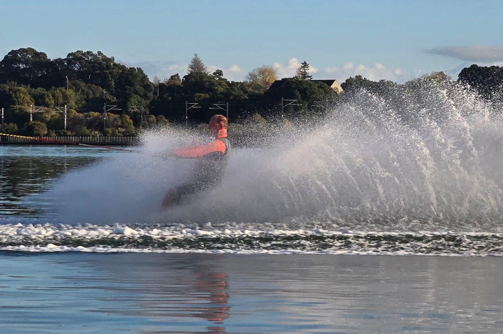 Barefoot skier